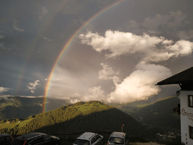 Regenbogen, Südtirol, Urlaub in den Bergen
