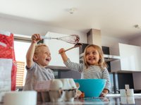 Artikel_gemeinsam-mit-kinder-kochen_©_Jacob-Lund-Adobe-Stock.jpg